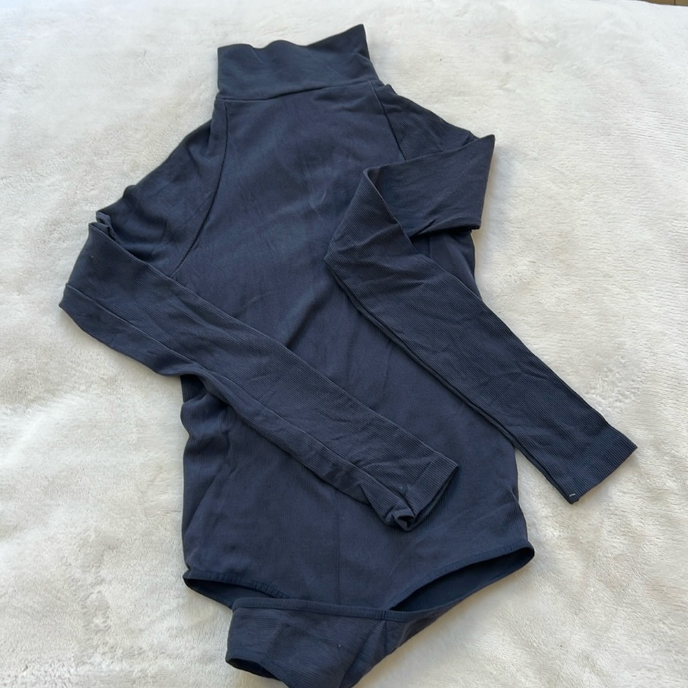 COPY - NEW COLOR!- 🌺free people ribbed seamless keyhole mock neck bodysuit